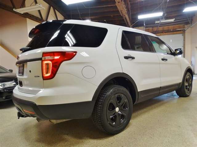 Ford Explorer 2013 photo 18